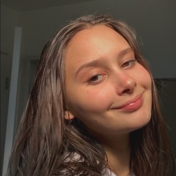 Meet your Posher, Mackenzi - Picture 2 of 2